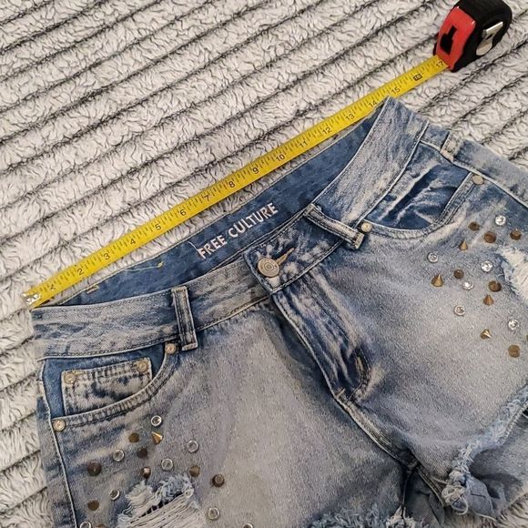 Free Culture studded jean shorts size 13 - Picture 6 of 10